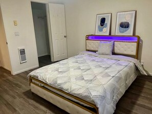 1 bedroom, in-room safe, iron/ironing board, free WiFi - Prime Location, 5 minutes to the beach, UCSD, Hospitals, UTC mall (San Diego)