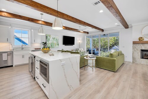 2025 - 6 Bed 9 Bath Luxury House W/Private HEATABLE POOL&HOT TUB Steps to Beach