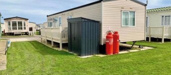 Lodge - Sleeps 6 - Patio - Parking - Beach Close