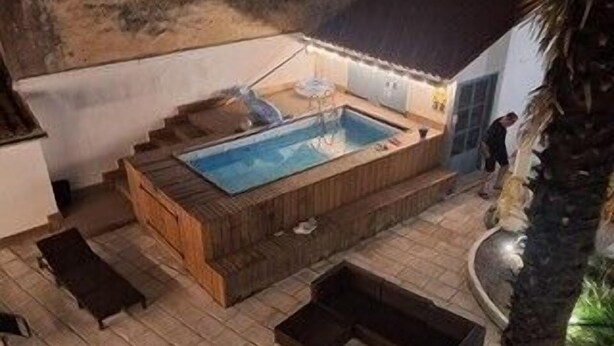 A rooftop pool area with a hot tub, lounge chairs, and a staircase leading to the upper level. - 3Bed House- Sleeps 6 - Pool, Garden, Pets, Parking (Beauvais-sur-Matha)