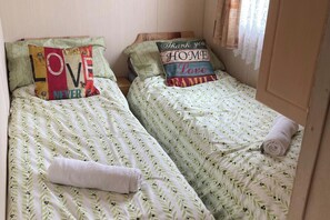 3 habitaciones, tabla de planchar con plancha, wifi y ropa de cama