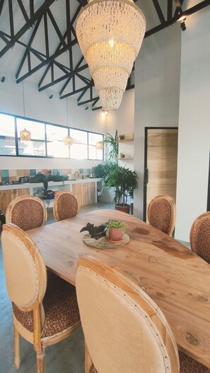 In-room dining - Palazzo Pappagalo (Canggu)