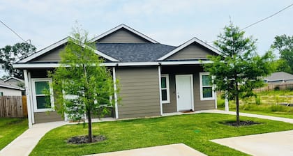 Charming Brand New 3-bedroom house in in lovely Conroe awaits you.