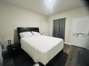 3 chambres, fer et planche à repasser, Wi-Fi, draps fournis