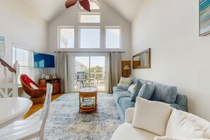 TV - Dog-friendly Private home with gulf view and easy beach access (Port St. Joe)