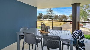 Outdoor dining - SALT @ Woodgate Beach (Woodgate)