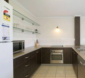 Fridge, microwave, oven, stovetop - SALT @ Woodgate Beach (Woodgate)