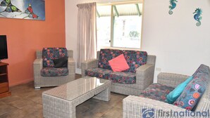 TV, DVD player - Great Family Holiday Home (Woodgate)