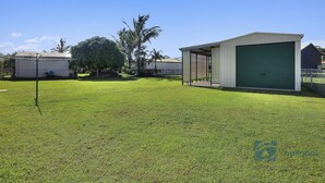 Property grounds - Great Family Holiday Home (Woodgate)