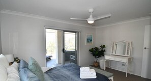 5 slaapkamers, een strijkplank/strijkijzer, gratis wifi, beddengoed