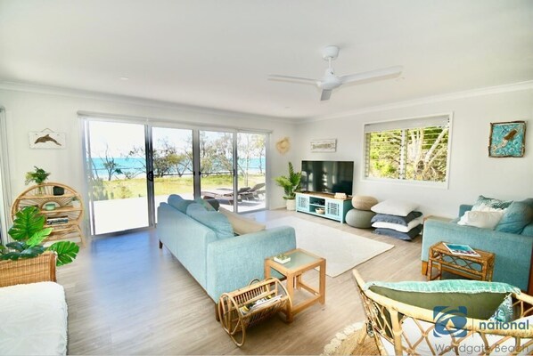 Smart TV, DVD player