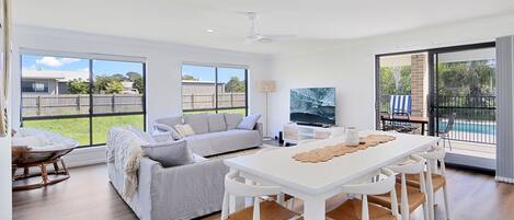 Smart TV, DVD player