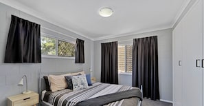 5 bedrooms - Highset Home with Ocean Views (Woodgate)