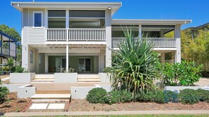 Exterior - Your Ultimate Beach Front Holiday (Woodgate)