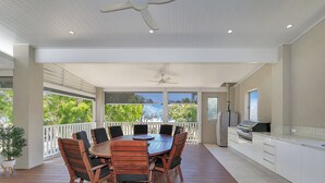 Dining - Your Ultimate Beach Front Holiday (Woodgate)