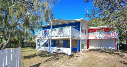 Retro Esplanade property with Ocean views