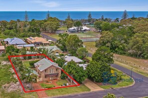 Exterior - Easy Stroll to the Beach or Bowls Club (Woodgate)