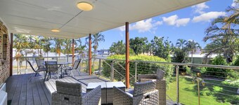 Easy Stroll to the Beach or Bowls Club