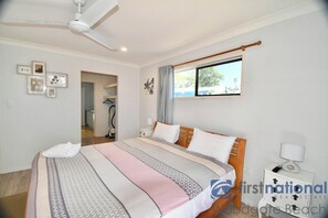 6 bedrooms, iron/ironing board, free WiFi, bed sheets