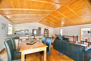 Dining - Outstanding Ocean Views (Woodgate)