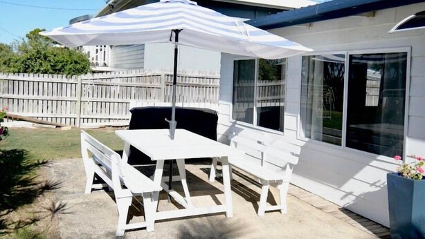 Outdoor dining - Esplanade Beach House! (Woodgate)