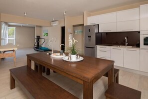 Villa, 4 Bedrooms, Smoking, Private Pool | Dining