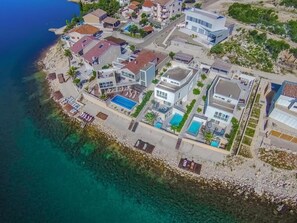 Vila, 4 quartos, para fumantes, piscina particular | Vista da propriedade