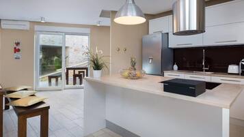 Villa, 4 Bedrooms, Smoking, Private Pool | Interior
