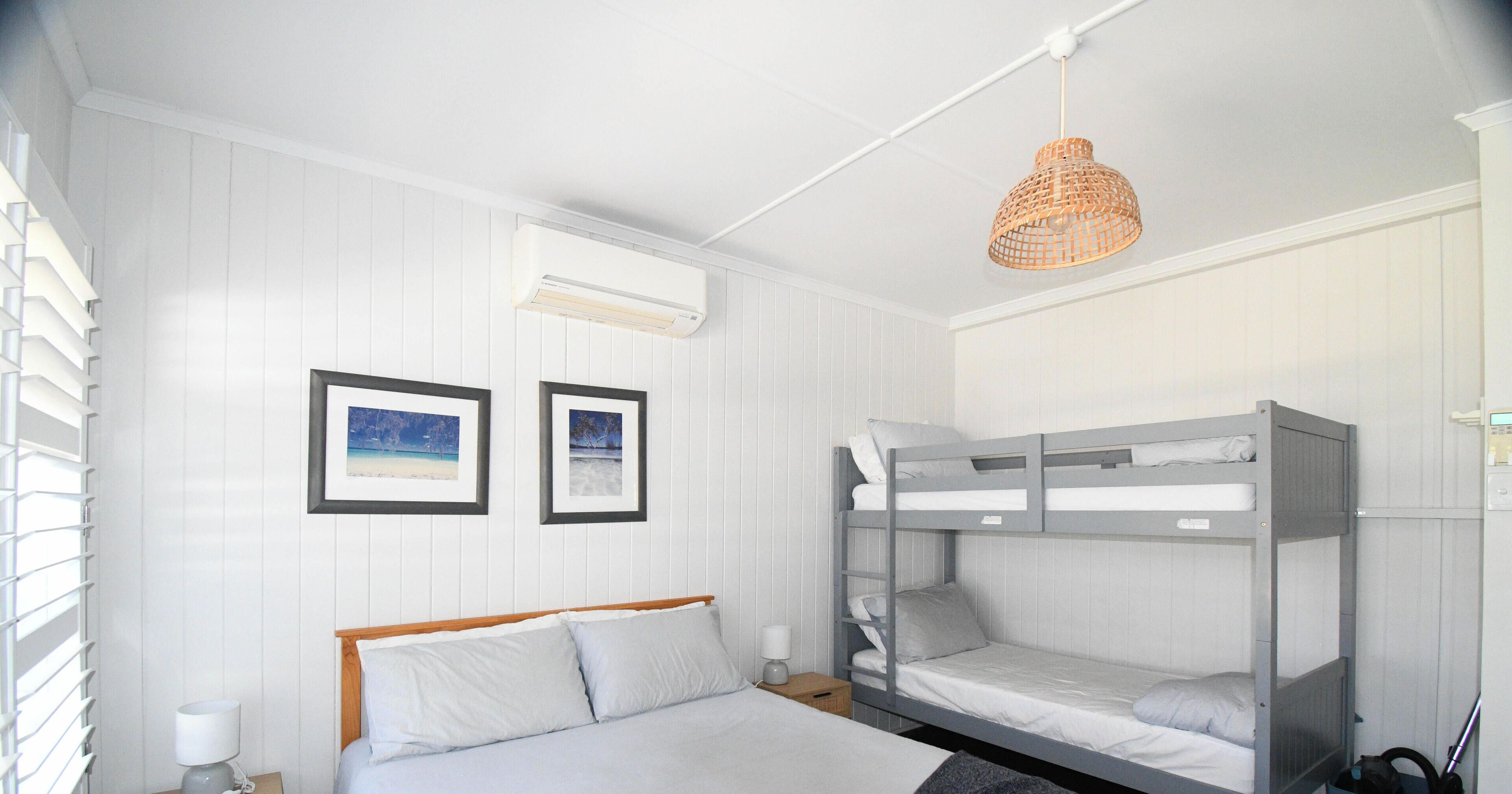 2 bedrooms, iron/ironing board, free WiFi