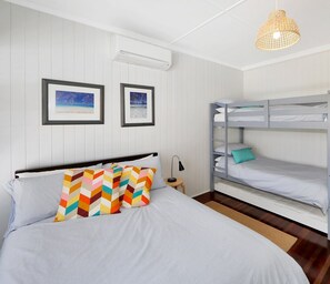 2 bedrooms, iron/ironing board, free WiFi