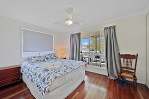3 bedrooms, iron/ironing board, free WiFi, bed sheets - Lowset Queenslander 1 Street from the Beach (WOODGATE)