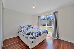 3 bedrooms, iron/ironing board, free WiFi, bed sheets