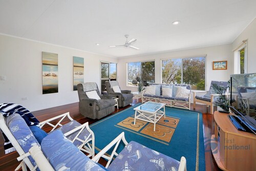 Easy Living Beach Front Holiday Home!