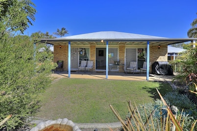 Spacious Open Plan Villa with Complex Pool