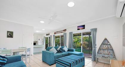 Spacious Open Plan Villa with Complex Pool