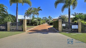Property grounds - Spacious Open Plan Villa with Complex Pool (Woodgate)