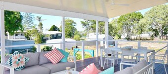 Prime Position, Awesome House, Huge Deck with Sea Breezes