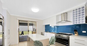 Fridge, microwave, oven, stovetop - Modern Comfort, One Street From The Beach! (Woodgate)