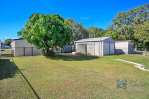 Property grounds - Modern Comfort, One Street From The Beach! (Woodgate)