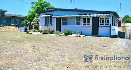 Woodgate Beach Shack @ 10 Fifth Avenue WOODGATE