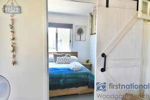 2 bedrooms, iron/ironing board, bed sheets