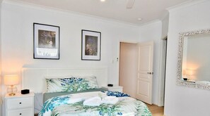 4 bedrooms, iron/ironing board, free WiFi, bed sheets