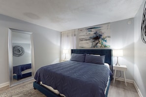 2 habitaciones, tabla de planchar con plancha, internet y ropa de cama