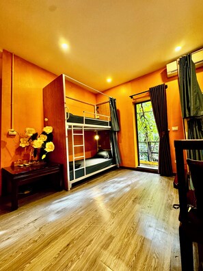 Basic-fællessovesal | Dundyner, Tempur-Pedic-senge, gratis Wi-Fi, sengetøj