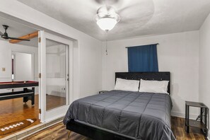 5 bedrooms, WiFi, bed sheets