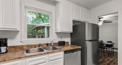 3 Miles from Campus and 1 mile from downtown Tuscaloosa!
