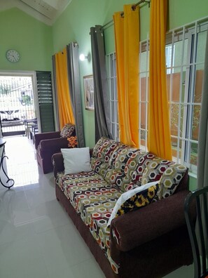 Living area - Serene 1-bedroom guest suite in Gated Stonebrook Manor community Trelawny (Falmouth)