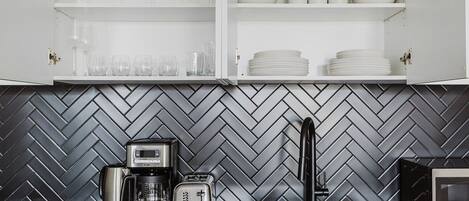 Kjøleskap, mikrobølgeovn, ovn og oppvaskmaskin