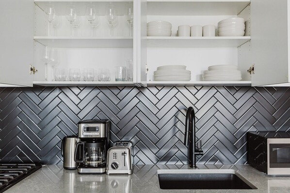 Fridge, microwave, oven, dishwasher - Comfy UES 1BR, fully equipped near East River, by Blueground (Brooklyn)