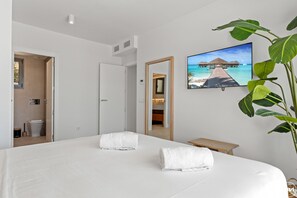 3 bedrooms, in-room safe, iron/ironing board, free WiFi